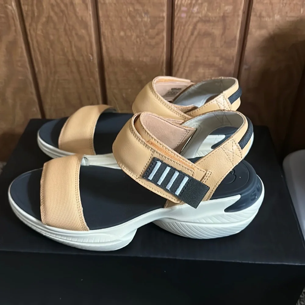 SOREL WOMEN’S EXPLORER BLITZ STRIDE SANDAL: ORANGE/YELLOW/GRAY: NIB: SZ 8_3